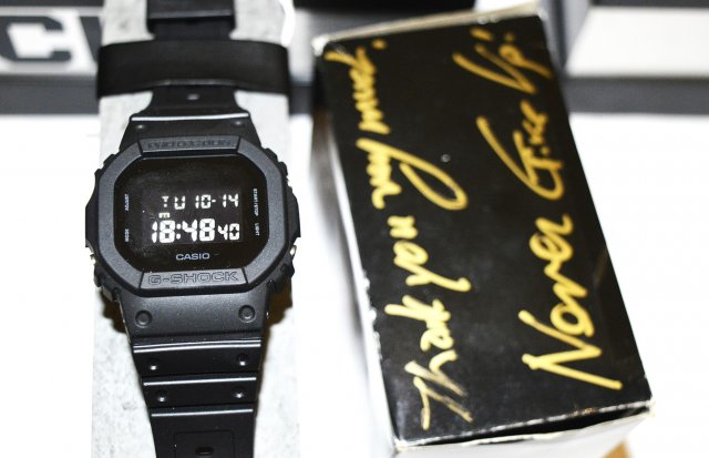 Kikuo Ibe által dedikált karóra, amely magyar tulajdonban van